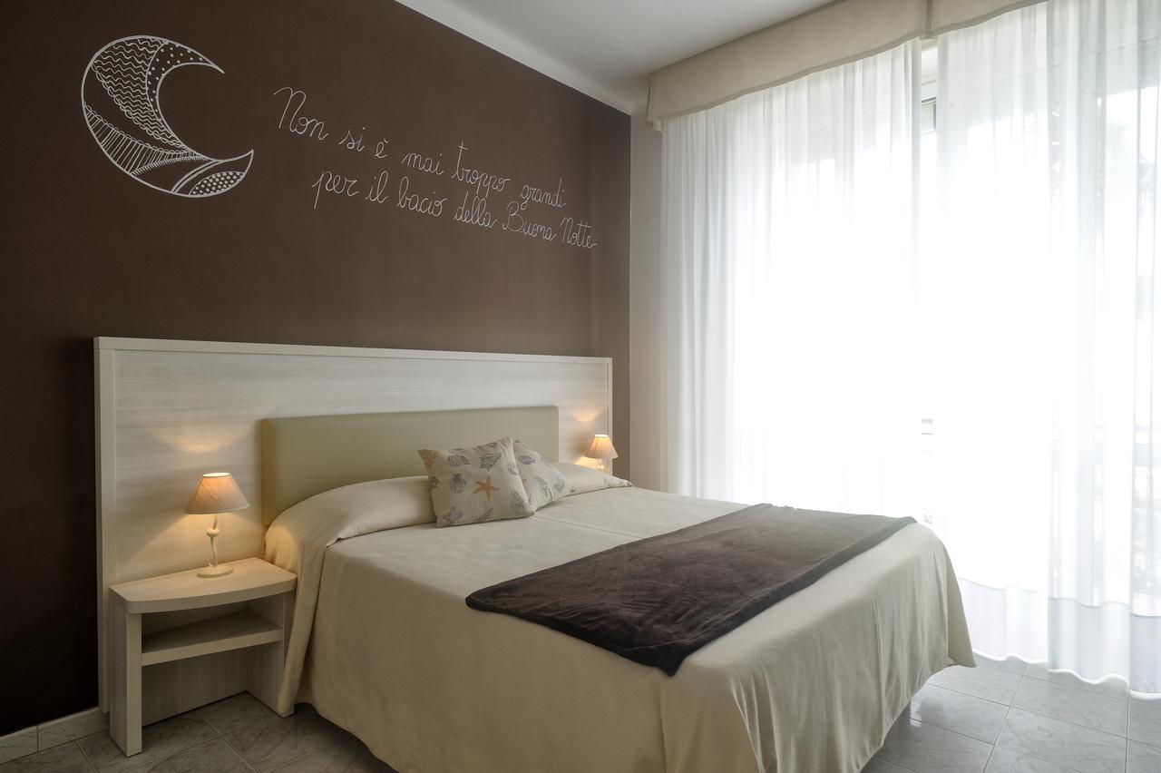 Hotel Bel Sit Алассио Экстерьер фото