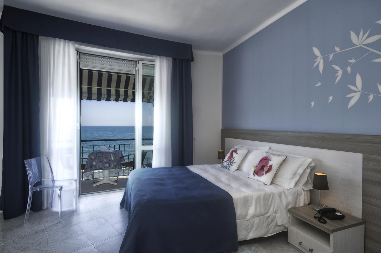 Hotel Bel Sit Алассио Экстерьер фото
